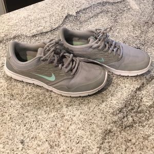 Nike Ladies Shoes Size 7 1/2 Gray/ blue